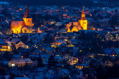 Die beiden Meller Kirchen im Schnee, fotografiert von der Ottoshöhe