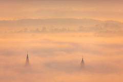 Die beiden Meller Kirchen in den Wolken